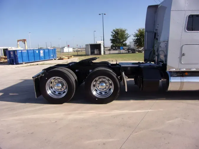 2023 Peterbilt 389