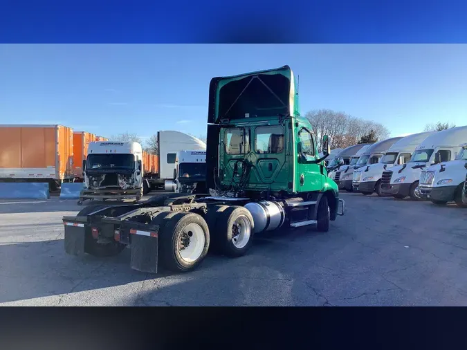 2020 Freightliner Cascadia 126
