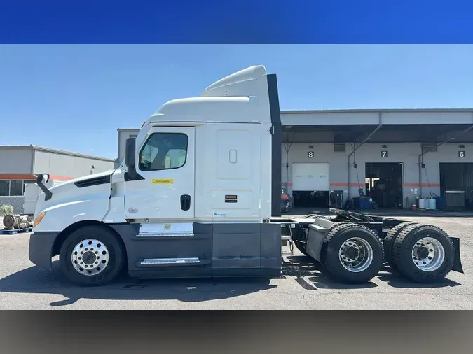 2021 Freightliner Cascadia 126