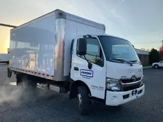 2016 HINO TRUCK 195