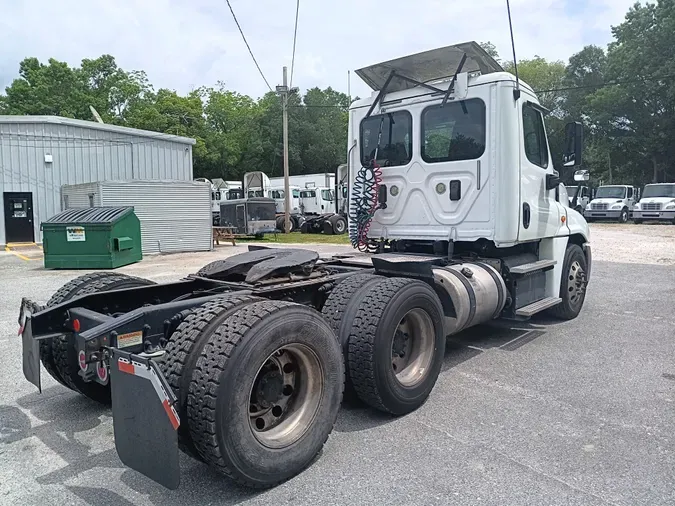 2017 FREIGHTLINER/MERCEDES CASCADIA 125