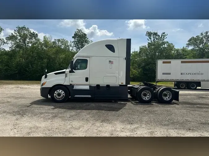 2020 FREIGHTLINER CA126