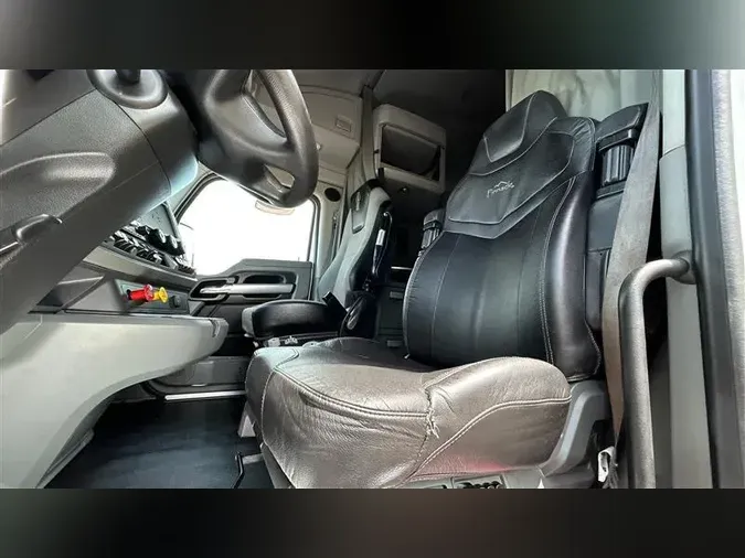 2021 KENWORTH T680