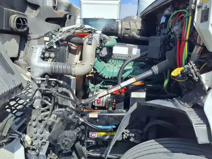 2020 VOLVO VNR64T-640