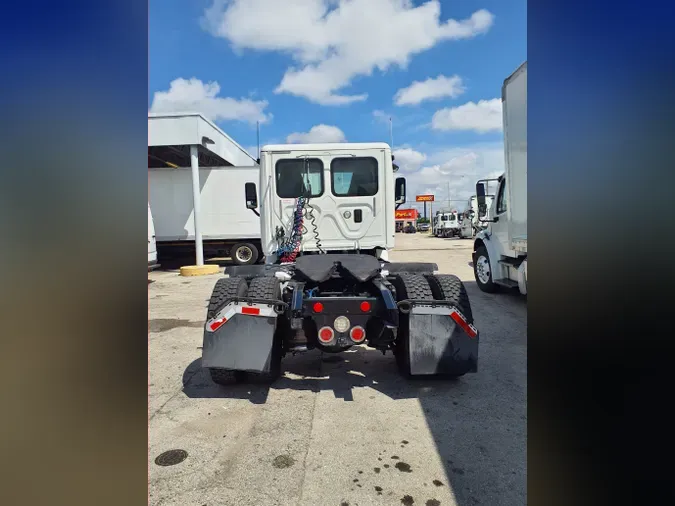 2016 FREIGHTLINER/MERCEDES CASCADIA 113