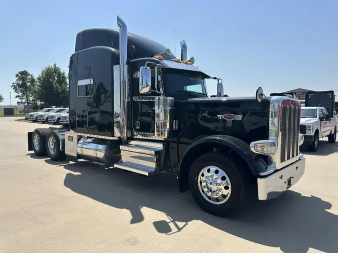 2022 Peterbilt 389