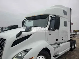 2020 VOLVO VNL64T760