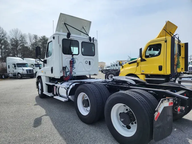 2018 FREIGHTLINER/MERCEDES CASCADIA 125