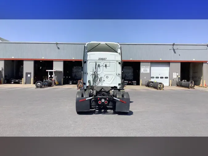 2021 Freightliner Cascadia 126