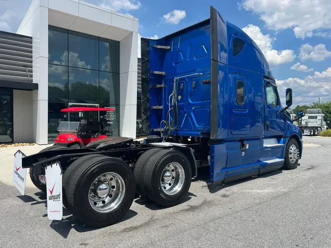 2020 Freightliner Cascadia 126