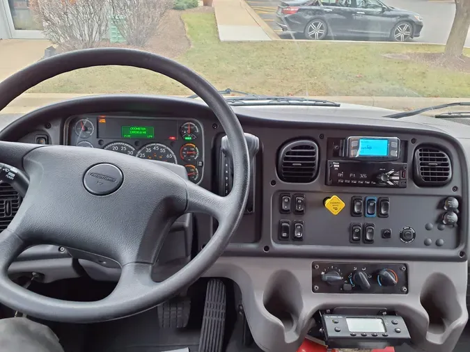 2019 FREIGHTLINER/MERCEDES M2 106