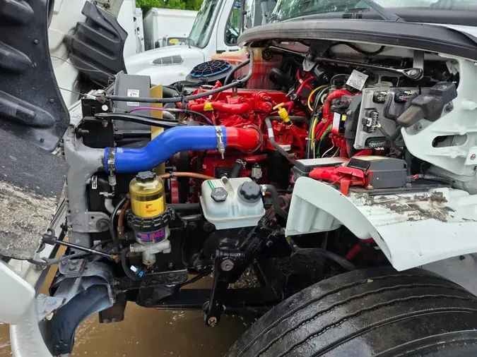 2018 FREIGHTLINER M2 106