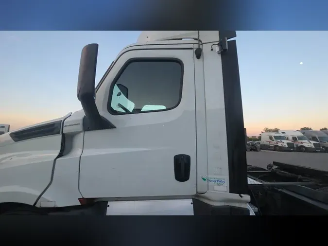 2020 Freightliner Cascadia 126ccef5f738e0cf38e11d67ddf7951b28c