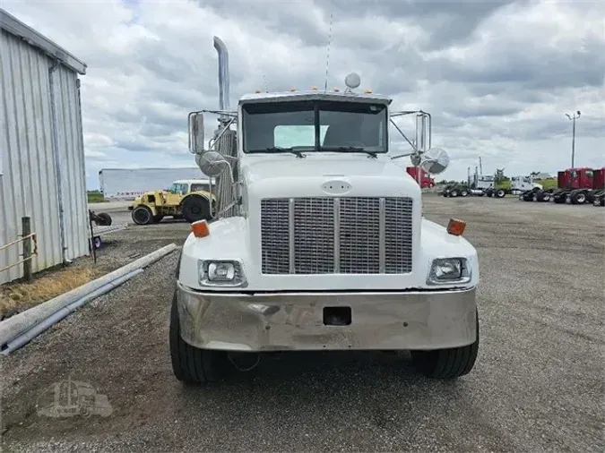 2004 PETERBILT 330