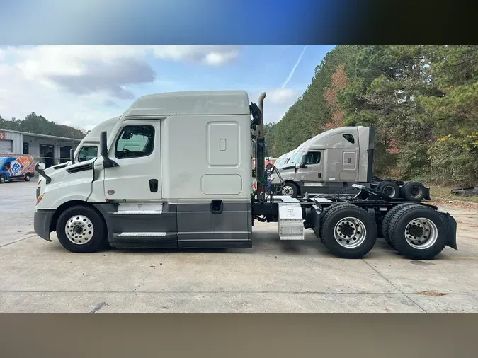 2021 Freightliner Cascadia 126ccf27a7e7456051f716aa33d257f4a18