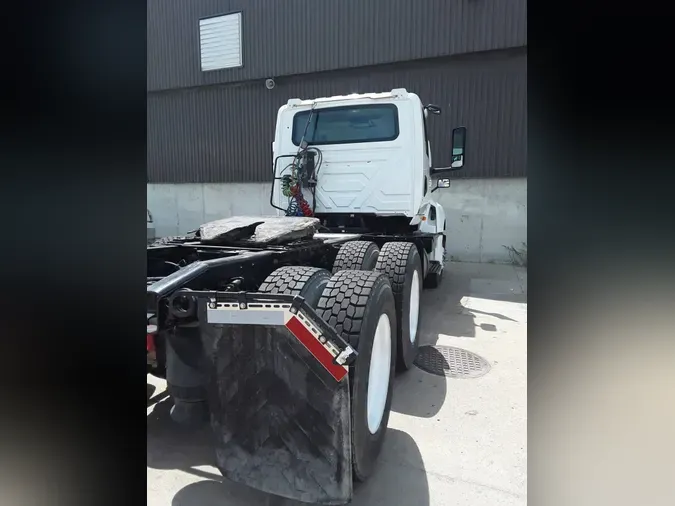 2019 NAVISTAR INTERNATIONAL LT625 DAYCAB T/A