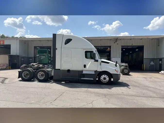 2023 Freightliner Cascadia 126
