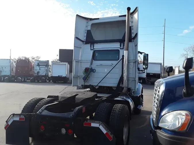 2019 VOLVO VNR42T 300