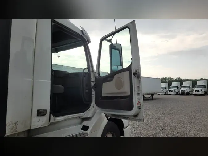 2018 Volvo VNL300