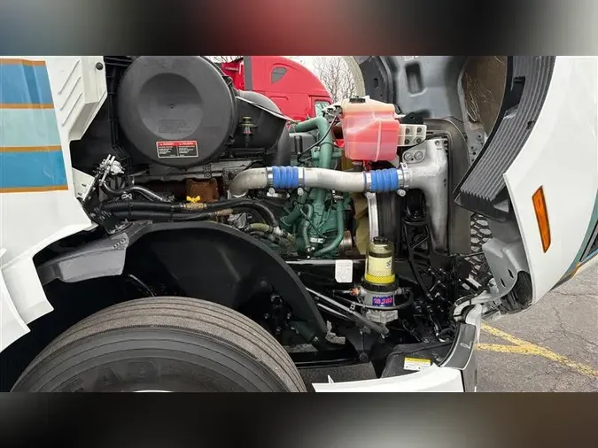 2022 VOLVO VNL64T860