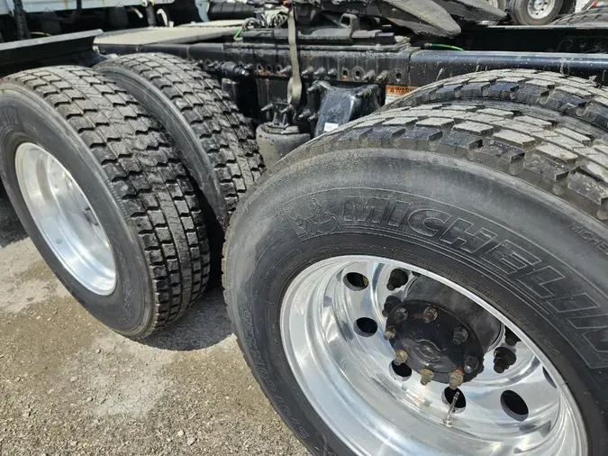 2021 FREIGHTLINER CASCADIA CA126
