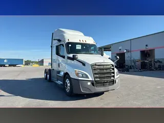 2019 Freightliner Cascadia 126
