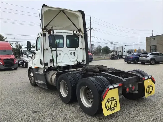 2020 FREIGHTLINER CA126