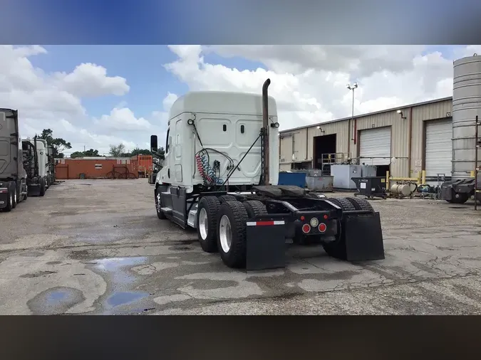 2020 Freightliner Cascadia 126