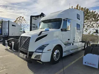 2020 VOLVO VNL860