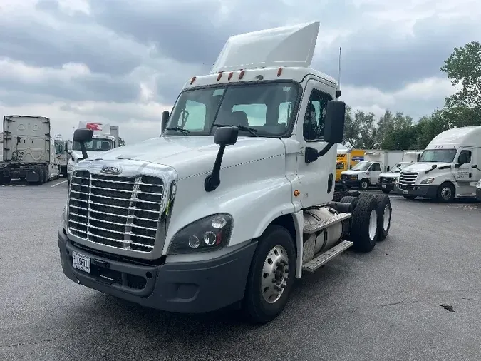 2015 FREIGHTLINER X12564ST