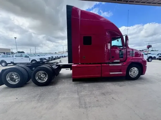 2022 MACK AN64T70