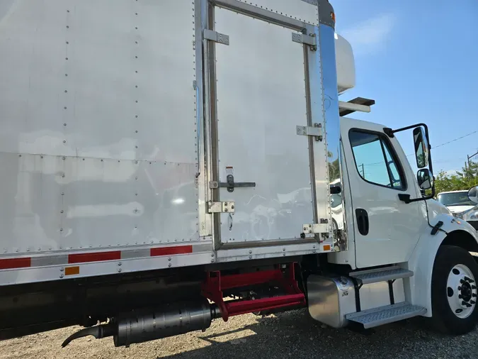 2017 FREIGHTLINER/MERCEDES M2 106