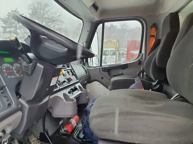 2020 FREIGHTLINER/MERCEDES M2 106
