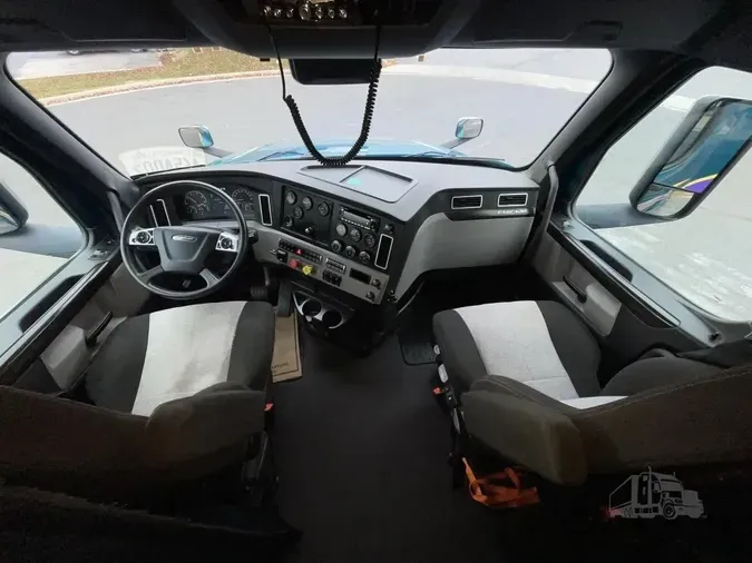 2022 FREIGHTLINER Cascadia 126