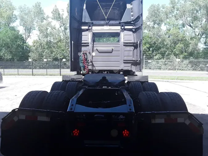 2019 VOLVO VNL64T-300