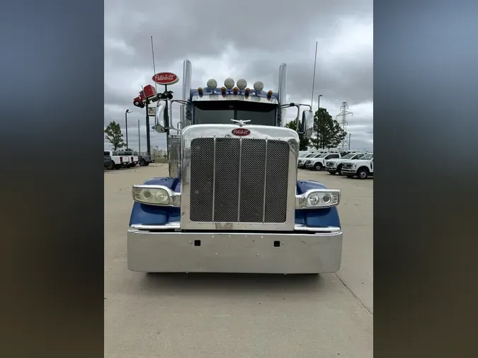 2023 Peterbilt 389