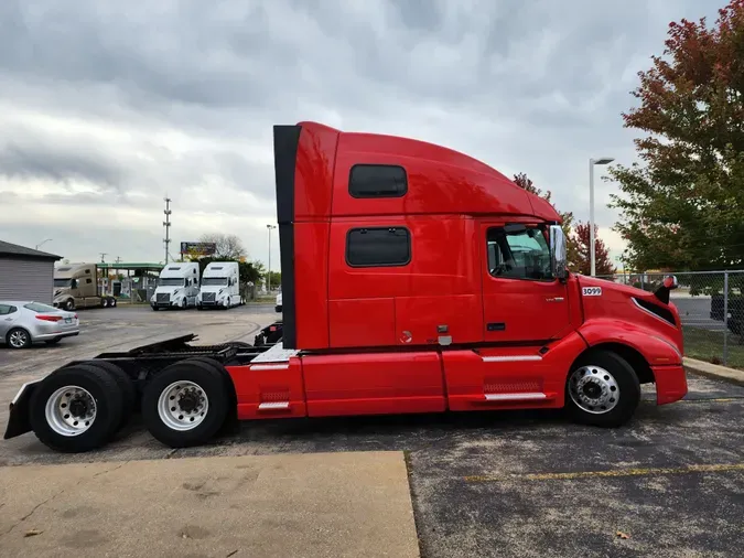 2021 VOLVO VNL64T860