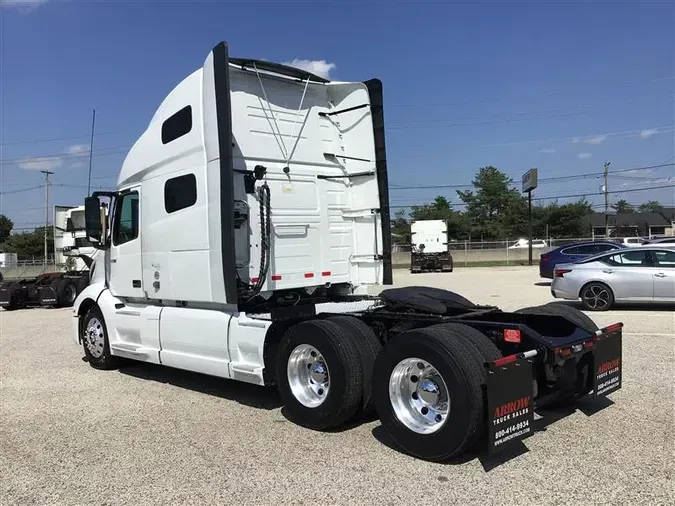 2021 VOLVO VNL760