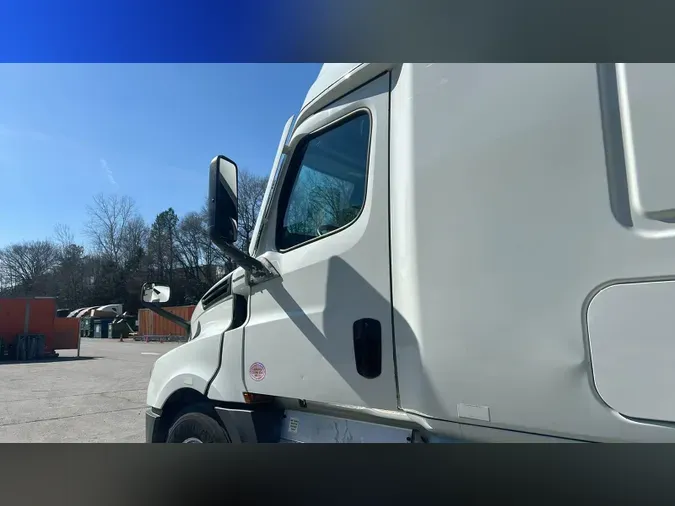 2021 Freightliner Cascadia 126