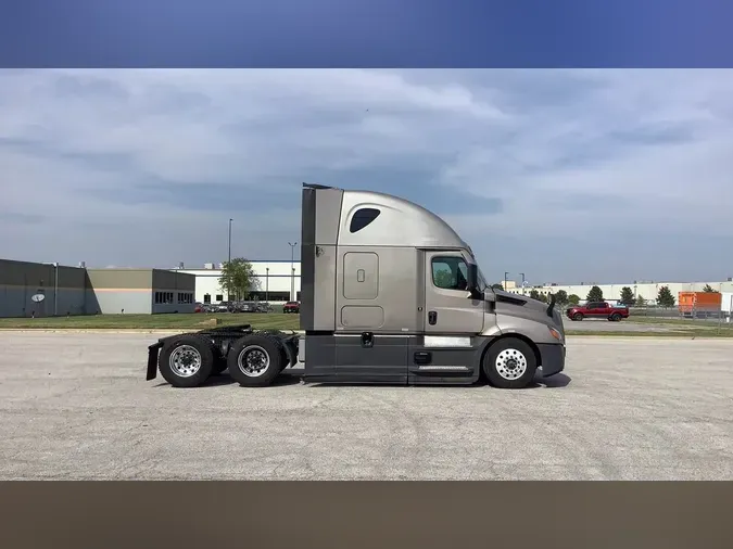 2025 Freightliner Cascadia 126