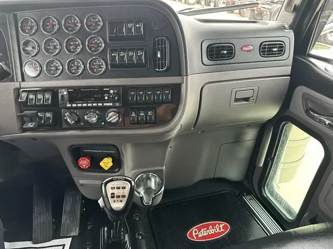 2022 Peterbilt 389