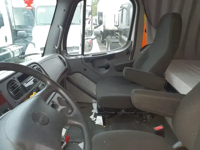 2022 FREIGHTLINER/MERCEDES M2 106