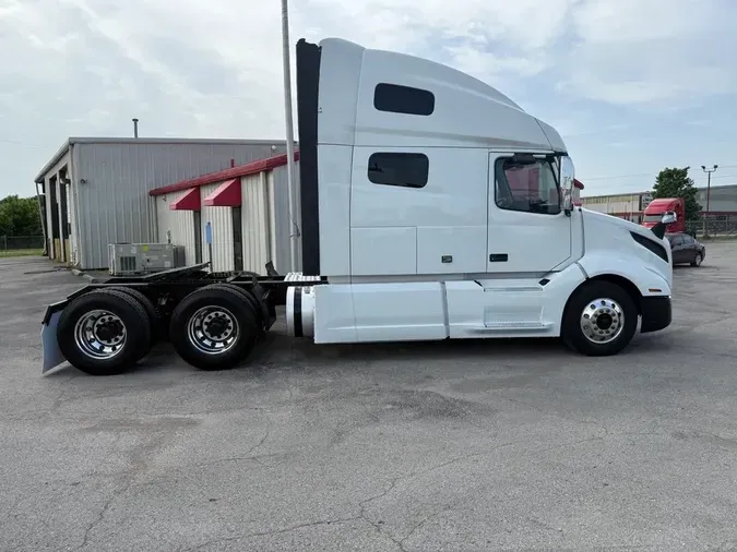 2020 VOLVO VNL64T760