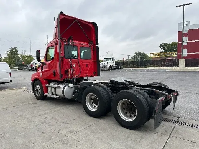 2018 Freightliner T12664ST