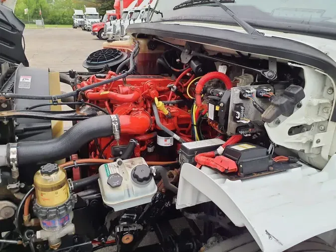 2019 FREIGHTLINER M2 106