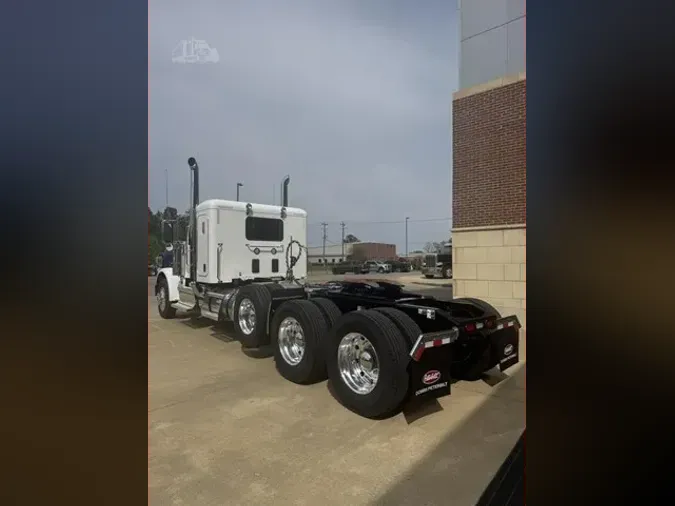 2027 PETERBILT 589
