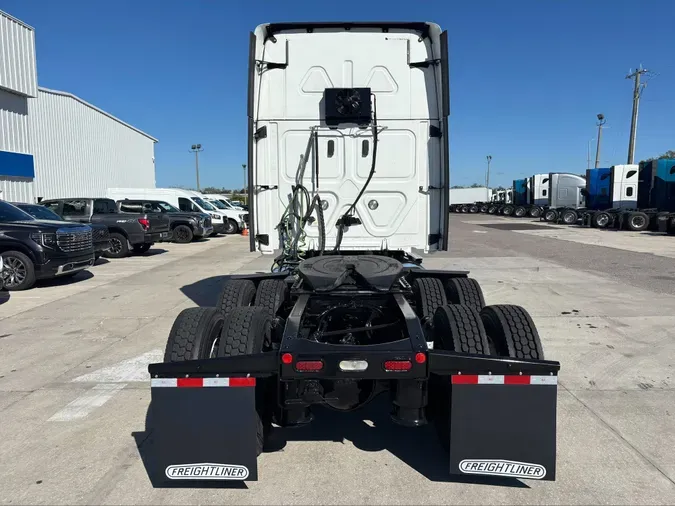 2020 FREIGHTLINER CASCADIA 126