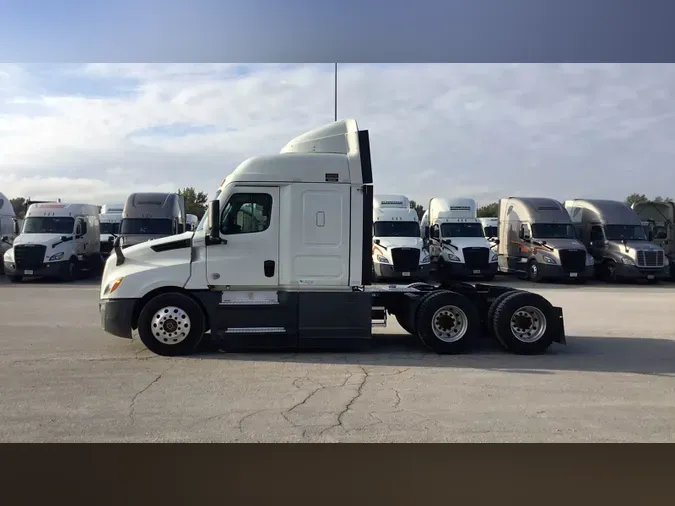 2021 Freightliner Cascadia 126