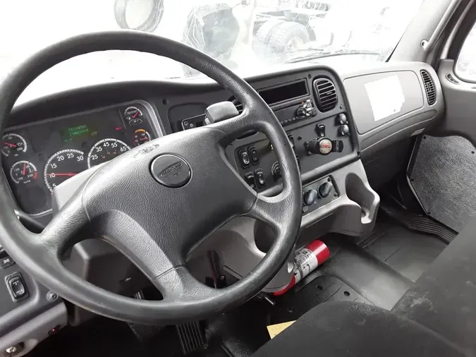 2018 FREIGHTLINER/MERCEDES M2 106