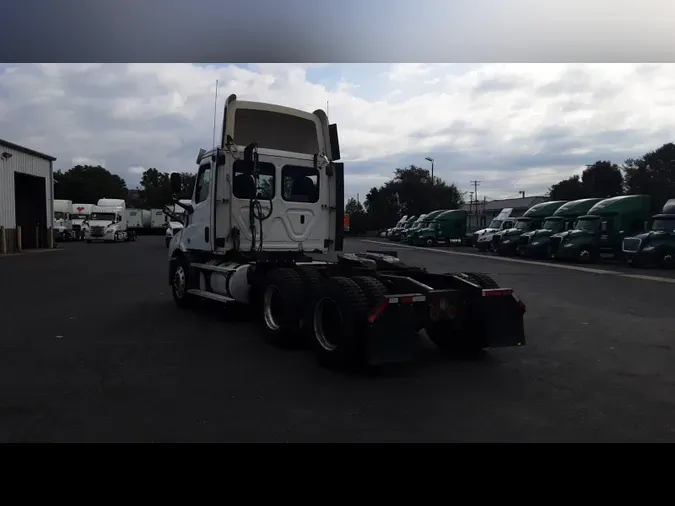 2020 Freightliner Cascadia 126